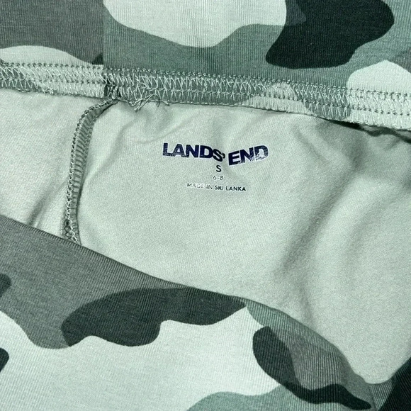 Lands End Camo Capris A6 - Picture 3 of 3